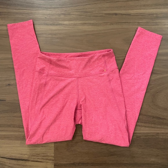 Outdoor Voices 3/4 warm up leggings in flamingo pink. Size small - Picture 9 of 13